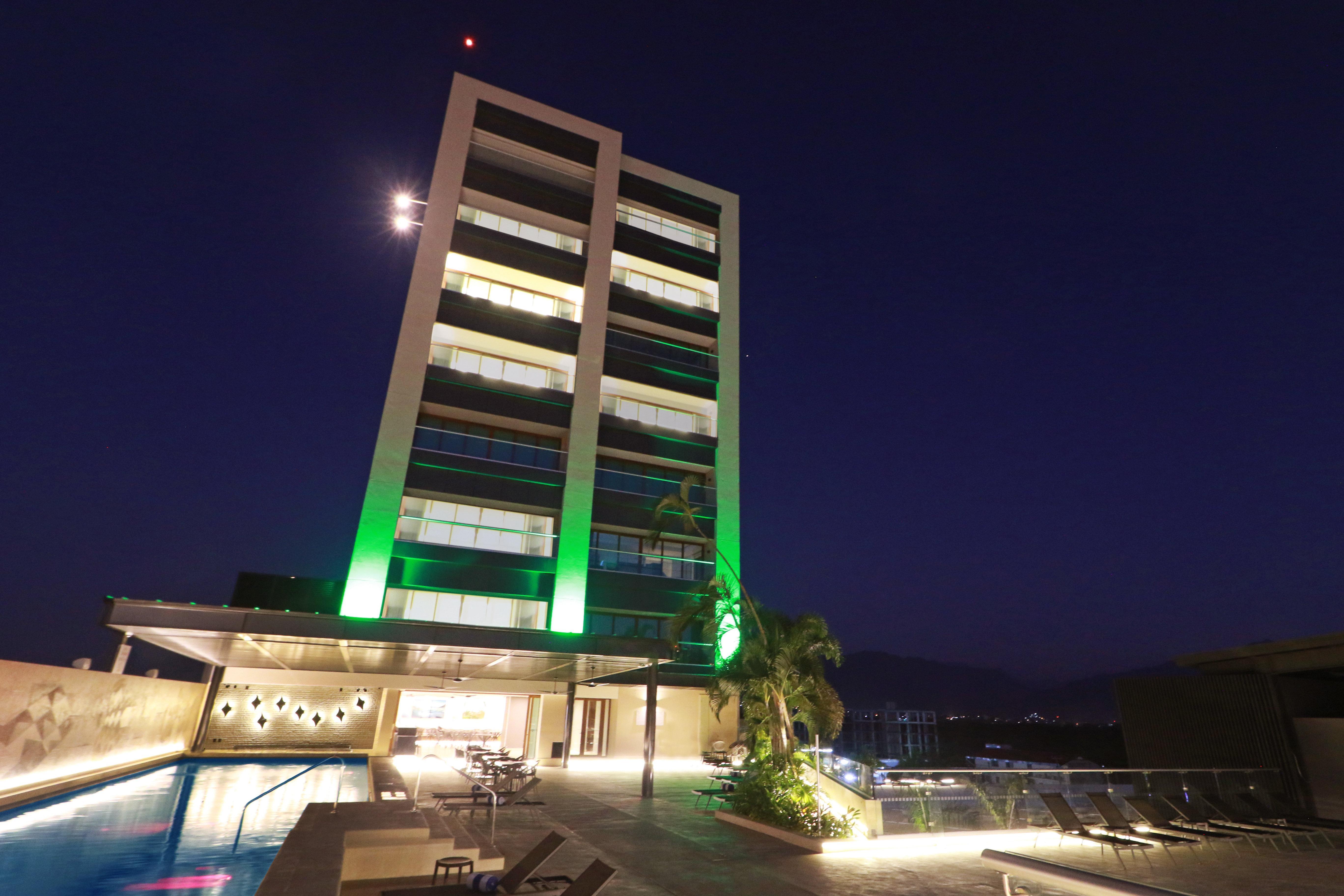 Holiday Inn & Suites - Puerto Vallarta Marina & Golf By Ihg Exteriör bild